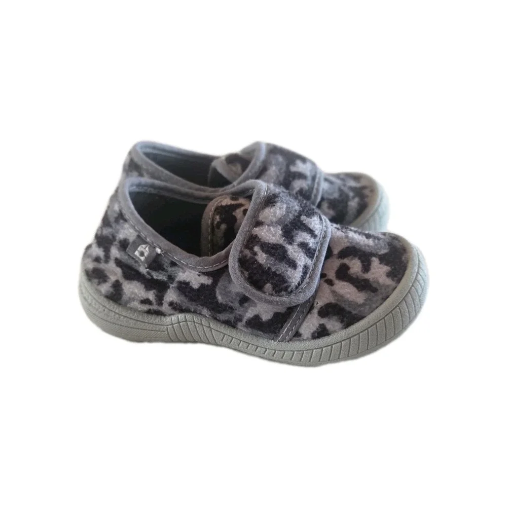 Oomphies Children's Camo Slip Ons Size 8